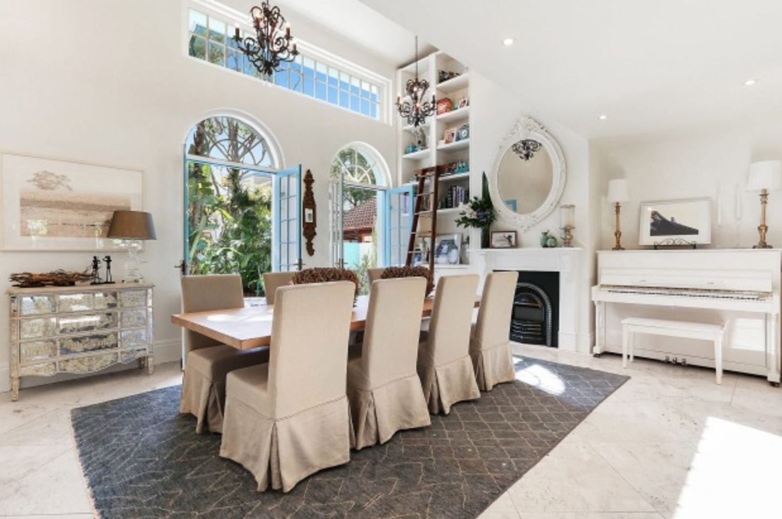 The French provincial by the beach